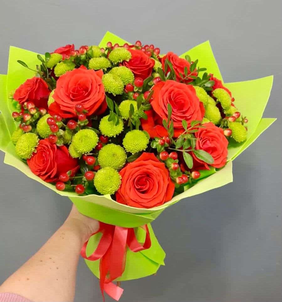 Букет цветов из: Хризантемы и Розы в Краснофлотском