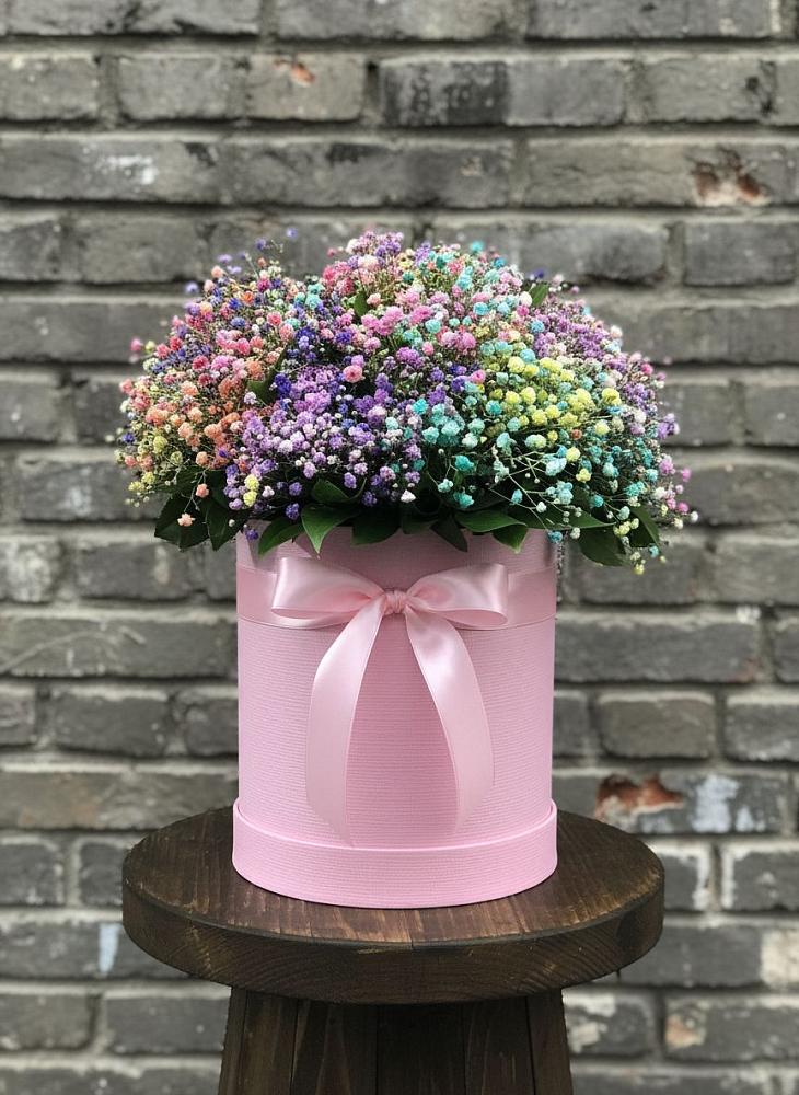 Цветочная композиция из Гипсофила и Розы в шляпной коробке в Краснофлотском