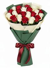 Букет Микс из красных и белых роз в Краснофлотском
