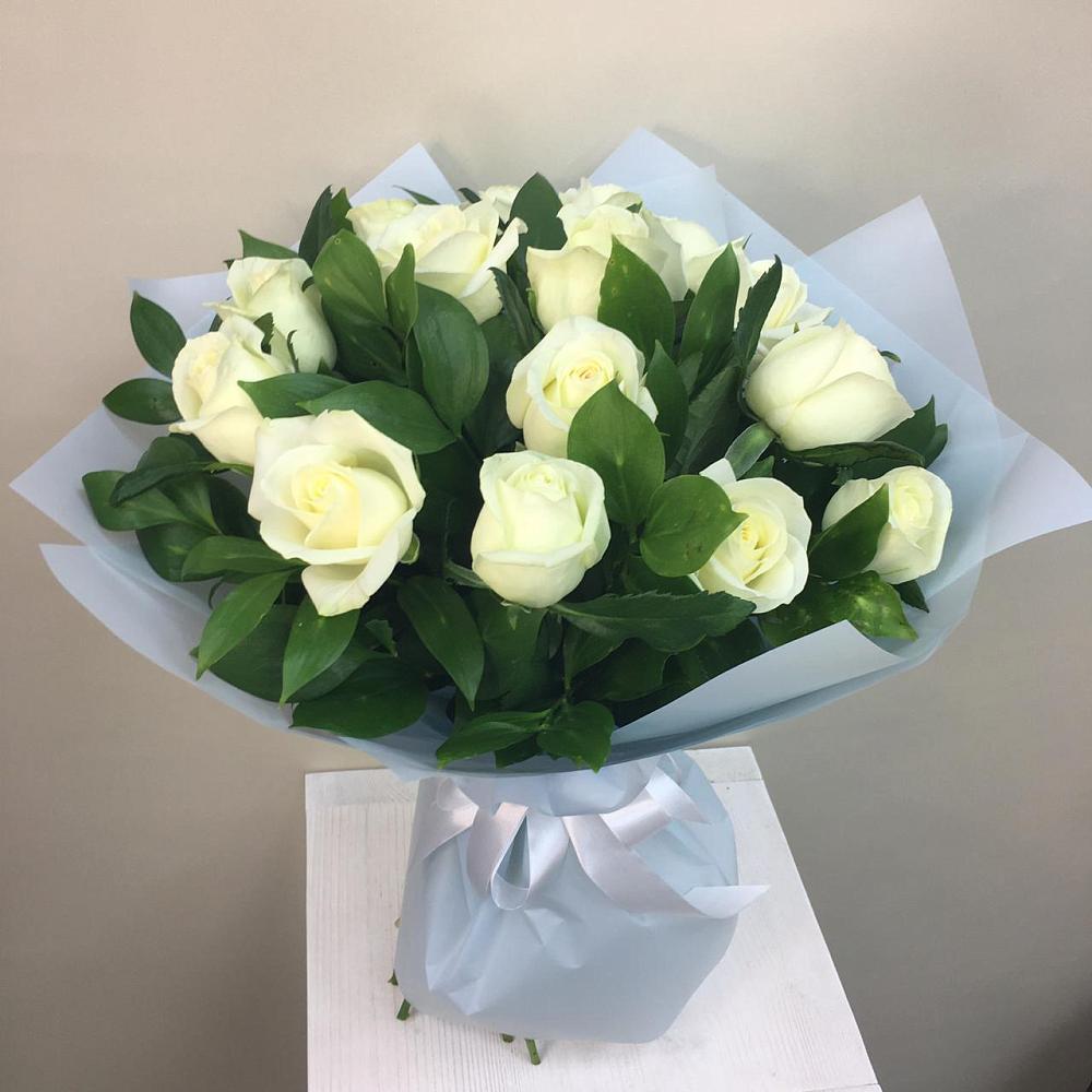 Букет 15 Белых роз Проуд в Краснофлотском