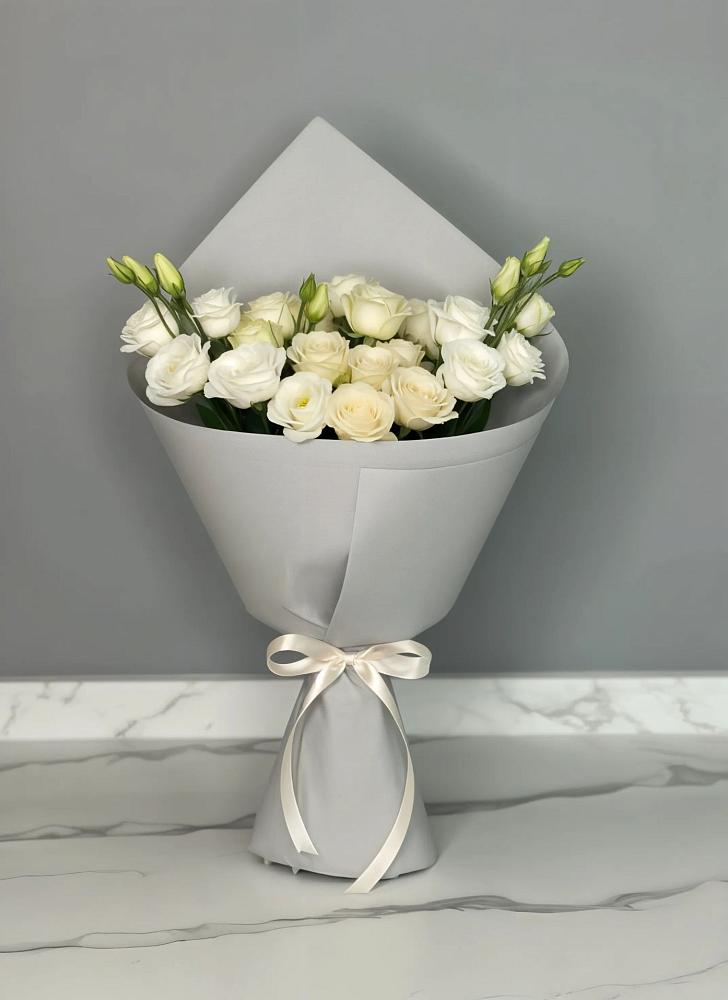 Букет цветов из: Розы и Лизиантусы в Краснофлотском