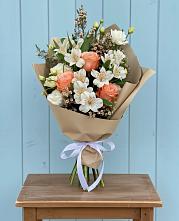 Букет цветов из:  Альстромерии, Лизиантусы, Розы и Хризантемы в Краснофлотском