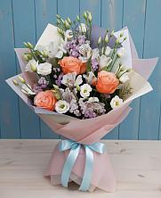 Букет цветов из:  Лизиантусы, Розы, Альстромерии и Гипсофила в Краснофлотском
