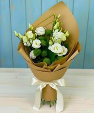 Букет цветов из:  Хризантемы и Лизиантусы в Краснофлотском