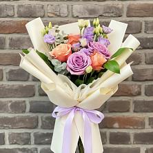 Букет цветов из:  Лизиантусы и Розы в Краснофлотском