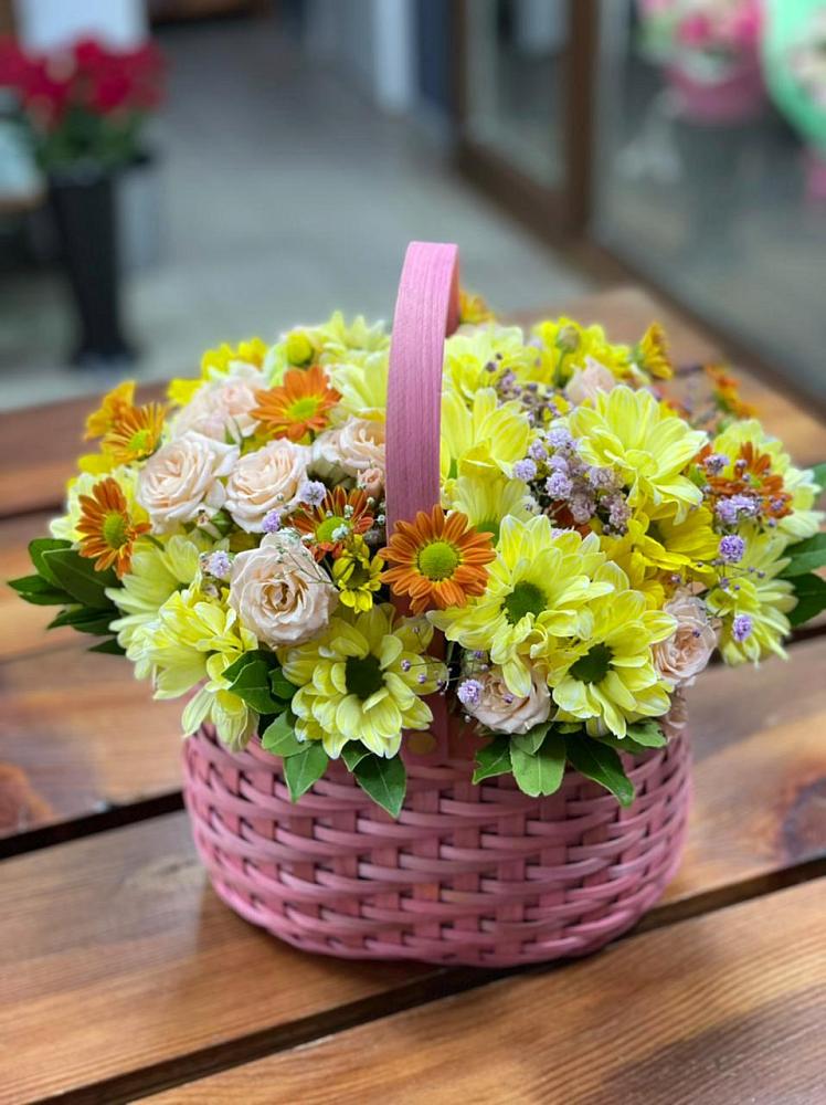 Цветочная композиция из Хризантемы и Розы в корзине в Краснофлотском