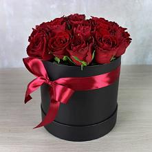 Цветочная композиция из Розы в шляпной коробке в Краснофлотском