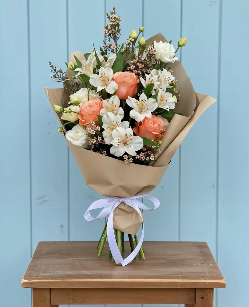 Букет цветов из: Альстромерии, Лизиантусы, Розы и Хризантемы в Краснофлотском