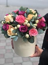 Цветочная композиция из Розы в шляпной коробке в Краснофлотском